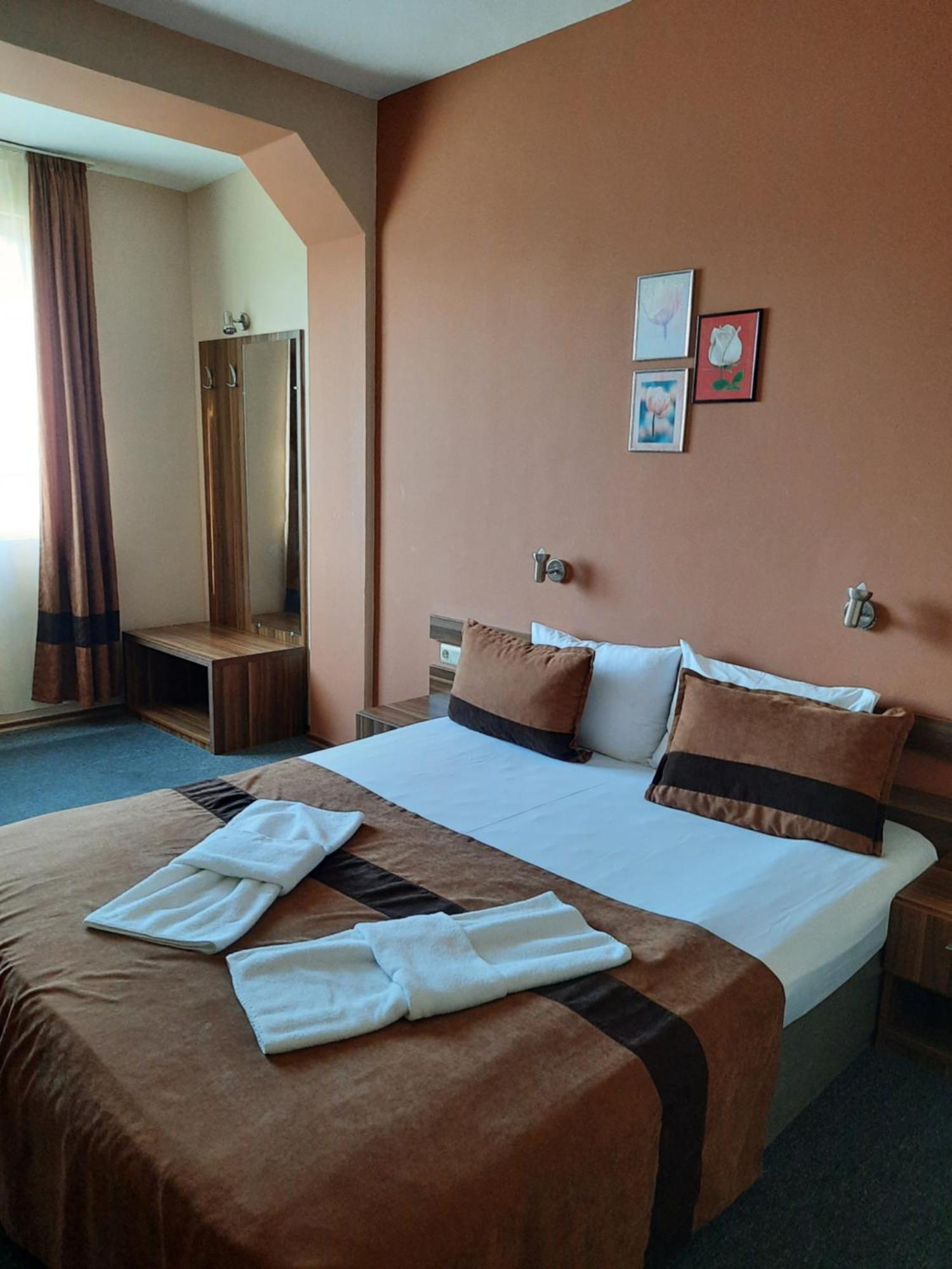 Hotel Mizia Tărgovište Esterno foto